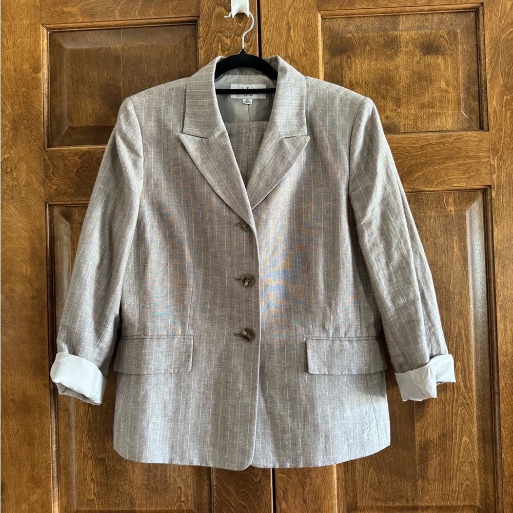 Le Suit Taupe Pinstripe Blazer